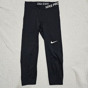 NIKE Pro Dry-Fit Capri Leggings